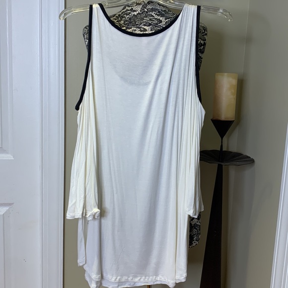 EUC Celeste Black/White Cold Shoulder Top, X-Large - Picture 3 of 6